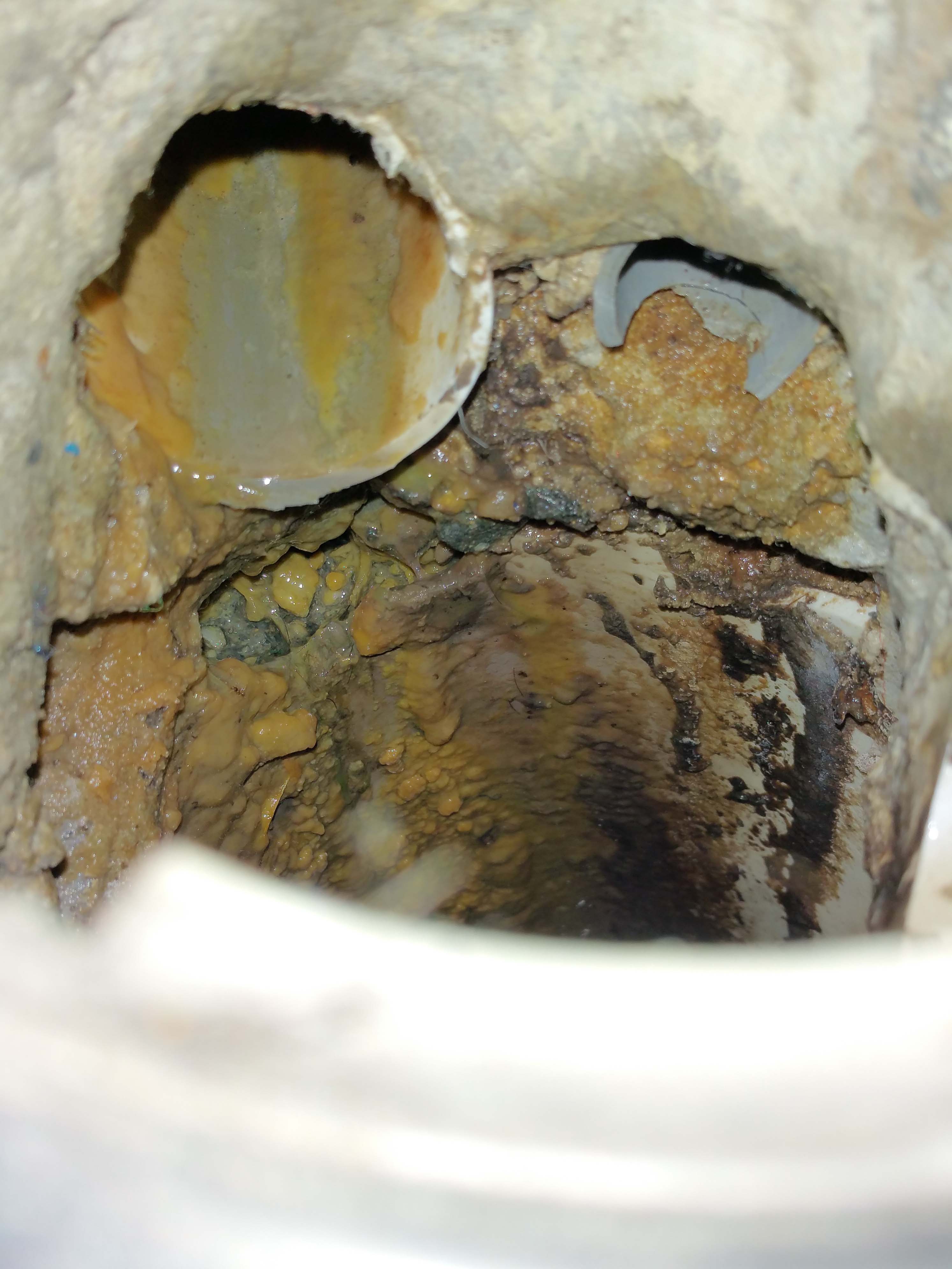 4. inter-floor leak. poor gully inter-joint..jpg